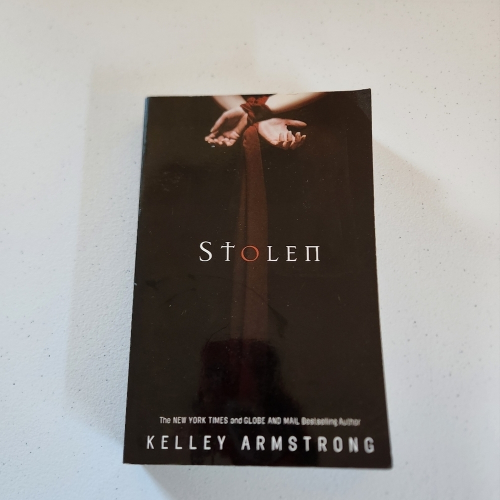 Stolen Kelley Armstrong Book